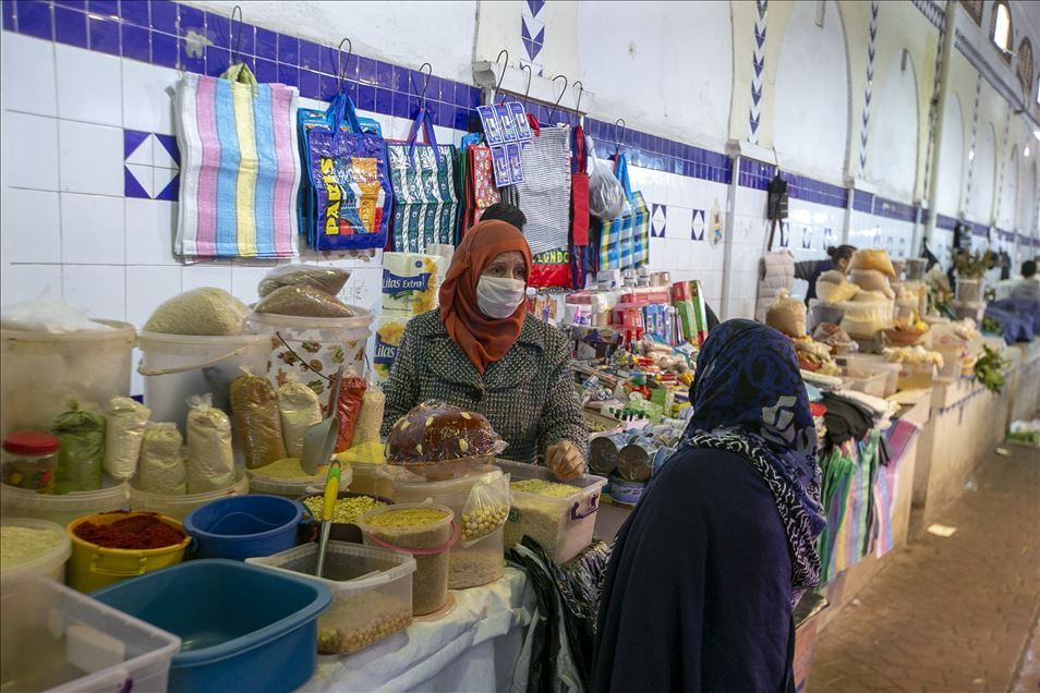 رغم كورونا.. إقبال كثيف بسوق تونسية بأول أيام رمضان