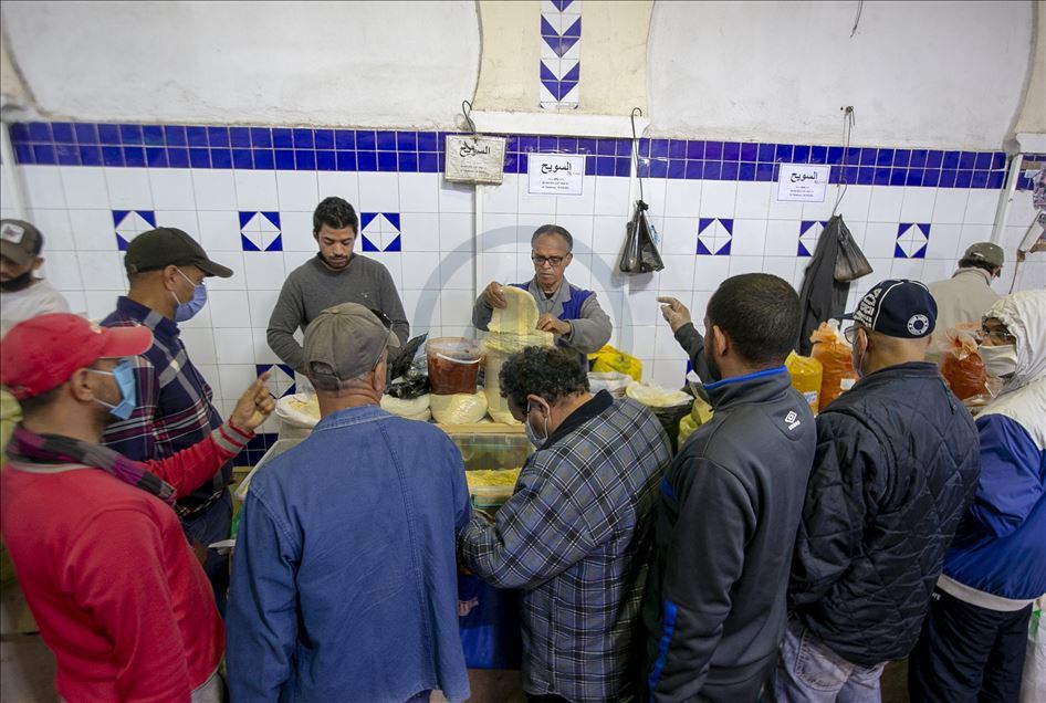 رغم كورونا.. إقبال كثيف بسوق تونسية بأول أيام رمضان
