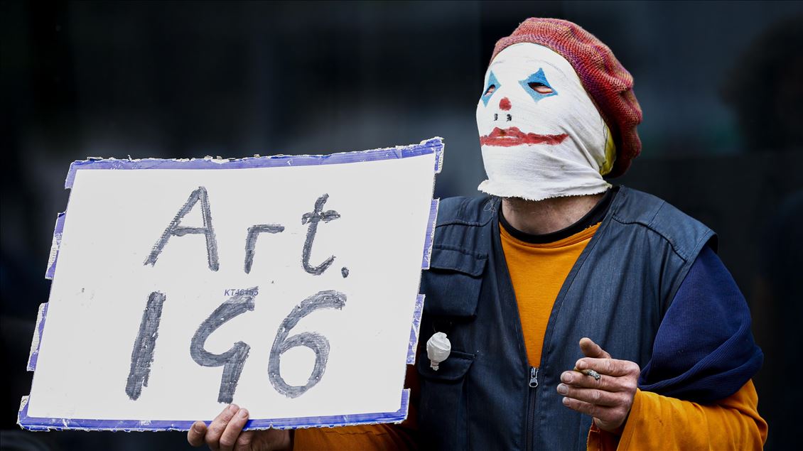 Kovid-19 protestocularının maskeleri