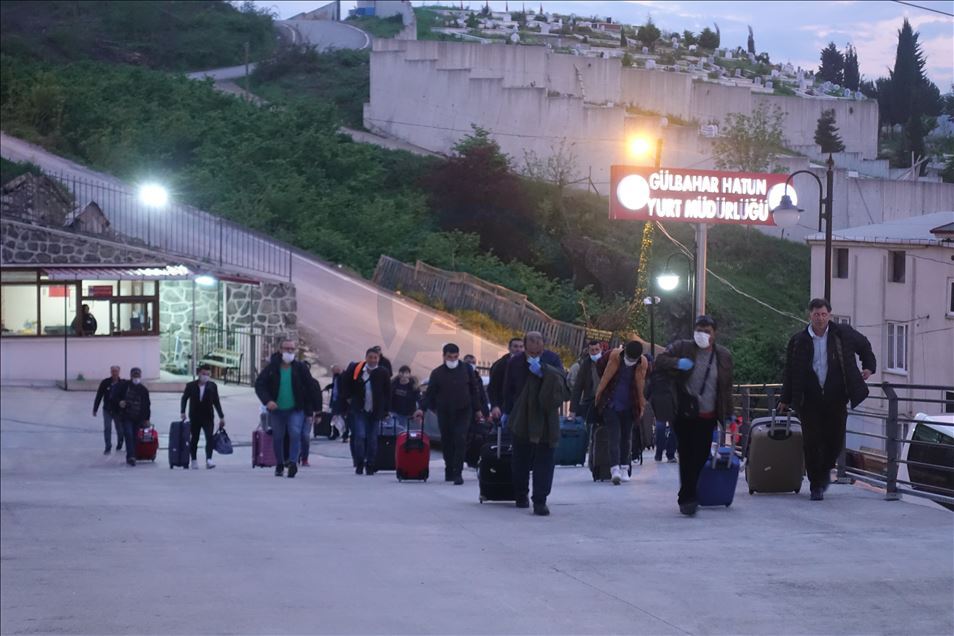 Rusya'dan getirilen 161 Türk vatandaşı Trabzon'da karantinaya alındı