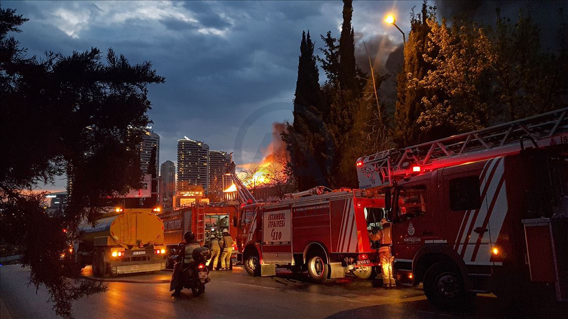 İstanbul'da ambalaj atığı toplama ve ayırma tesisinde yangın
