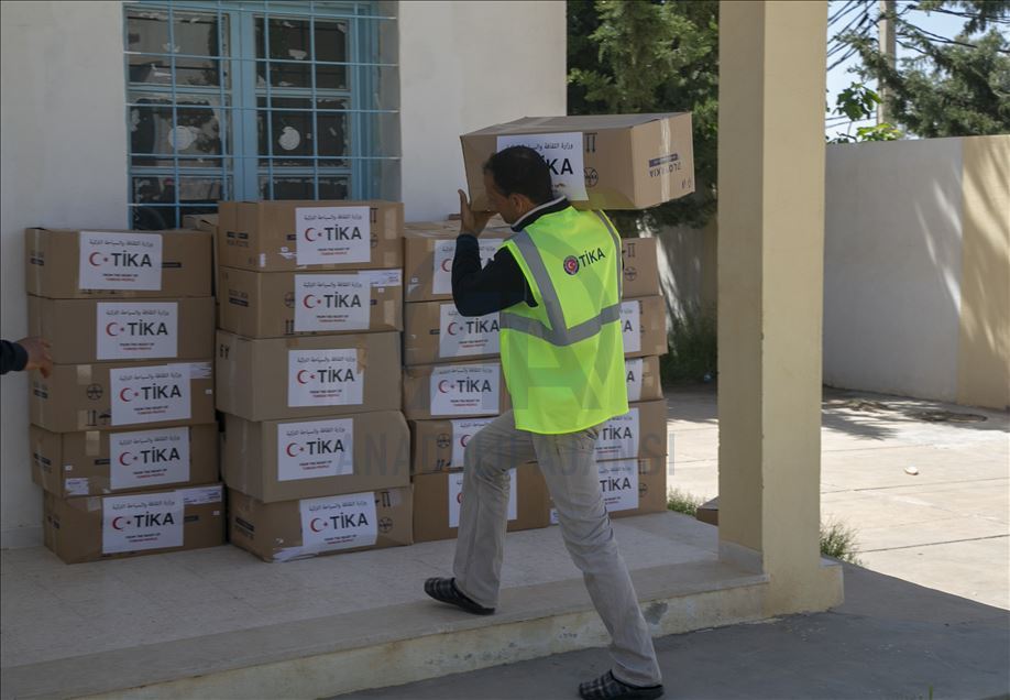 "تيكا" التركية تقدم مساعدات لـ700 عائلة تونسية