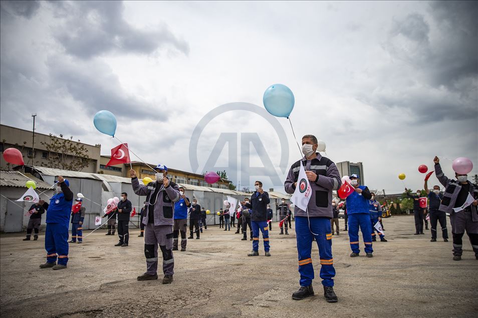 Ankara'da sosyal mesafeli 1 Mayıs kutlaması
