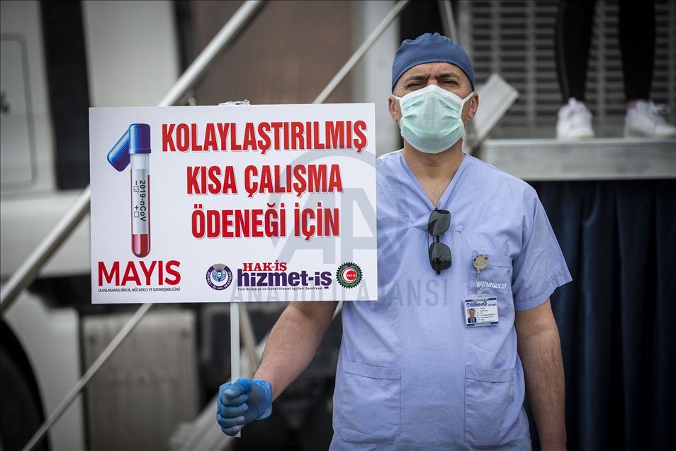 Ankara'da sosyal mesafeli 1 Mayıs kutlaması

