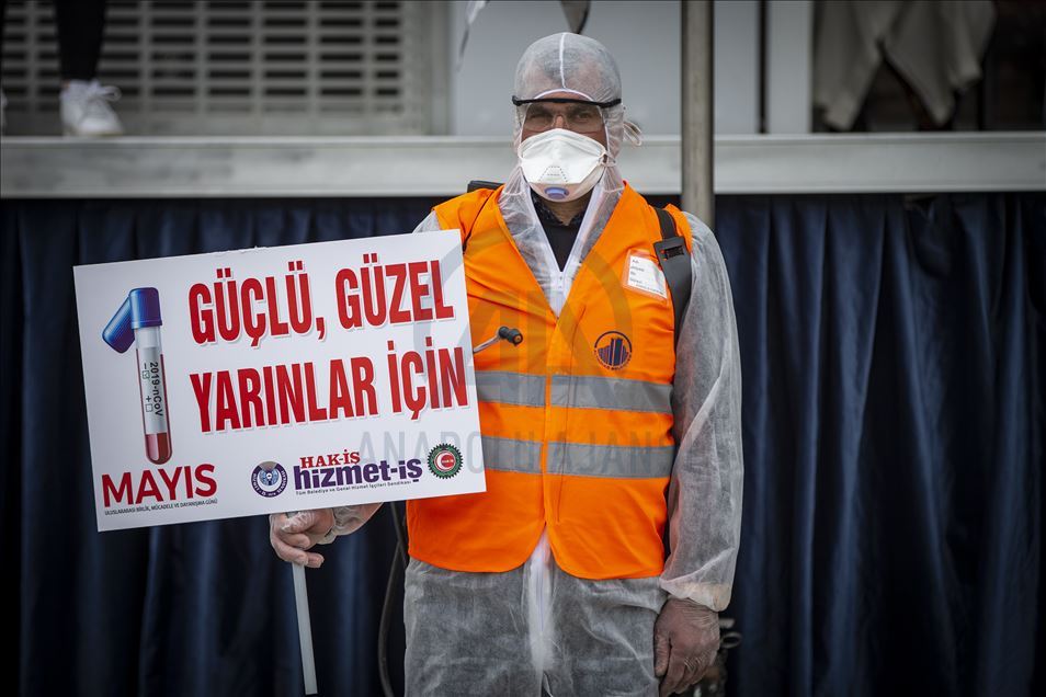 Ankara'da sosyal mesafeli 1 Mayıs kutlaması
