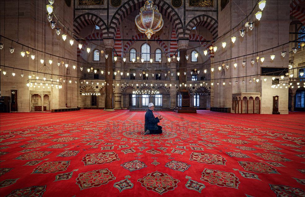 Süleymaniye Camisi'nde salgın mahzunluğu