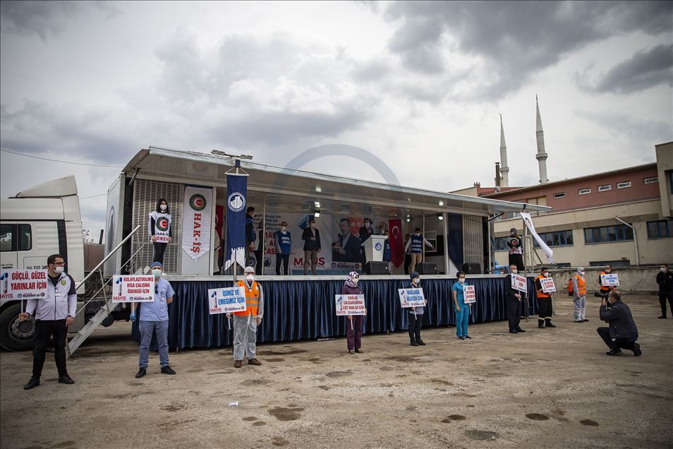 Ankara'da sosyal mesafeli 1 Mayıs kutlaması
