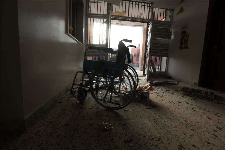 ليبيا.. قذائف مليشيا حفتر تسبب أضراراً في مستوصف بتاجوراء 
