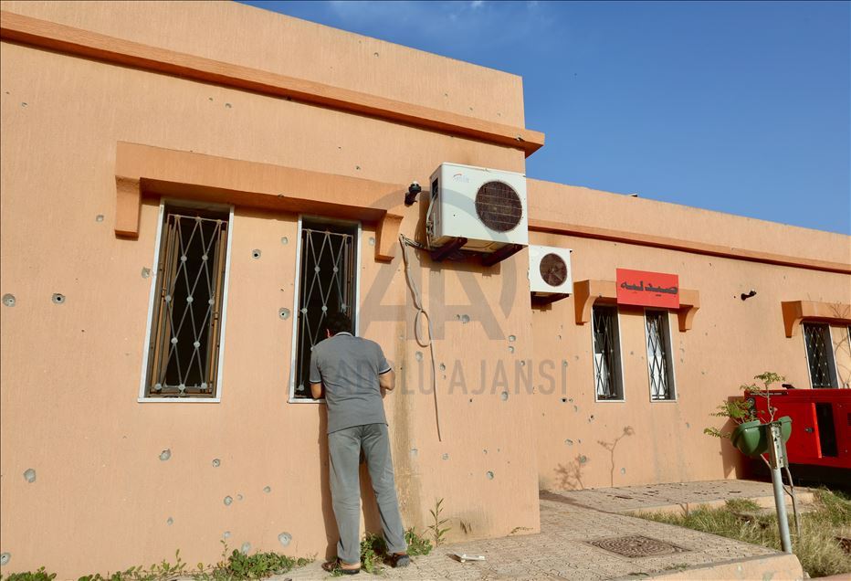 ليبيا.. قذائف مليشيا حفتر تسبب أضراراً في مستوصف بتاجوراء 
