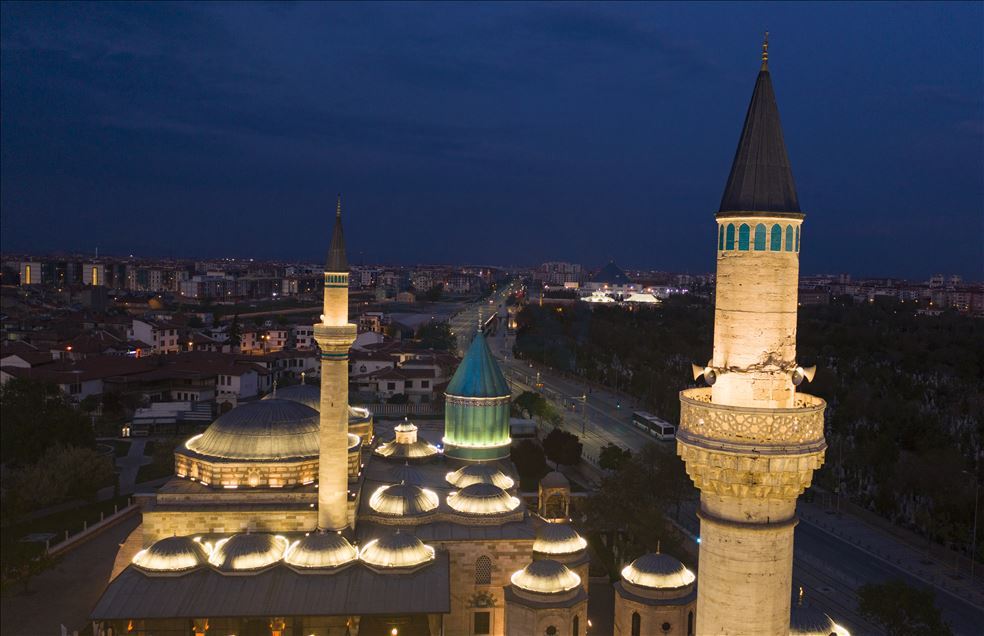 Her yıl dolup taşan Mevlana Meydanı'nda koronavirüs sessizliği