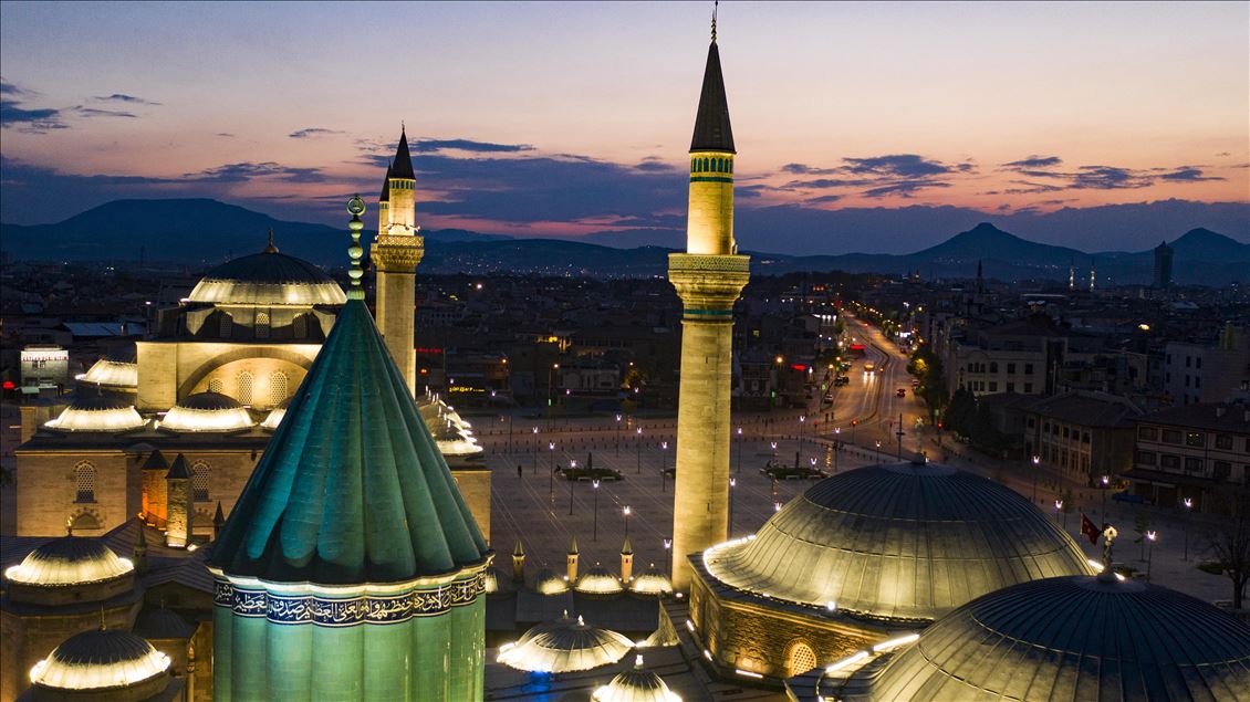Her yıl dolup taşan Mevlana Meydanı'nda koronavirüs sessizliği