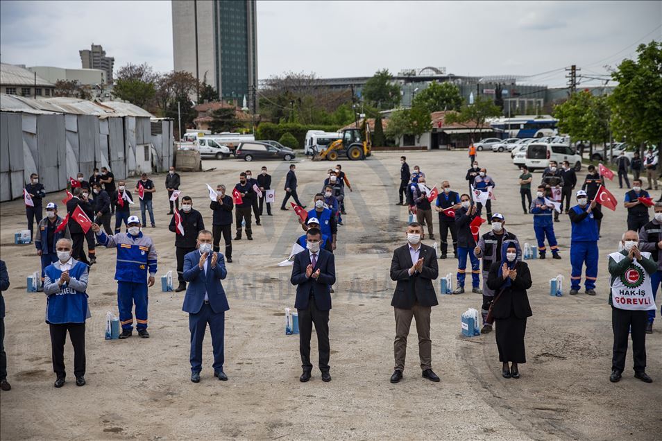Ankara'da sosyal mesafeli 1 Mayıs kutlaması
