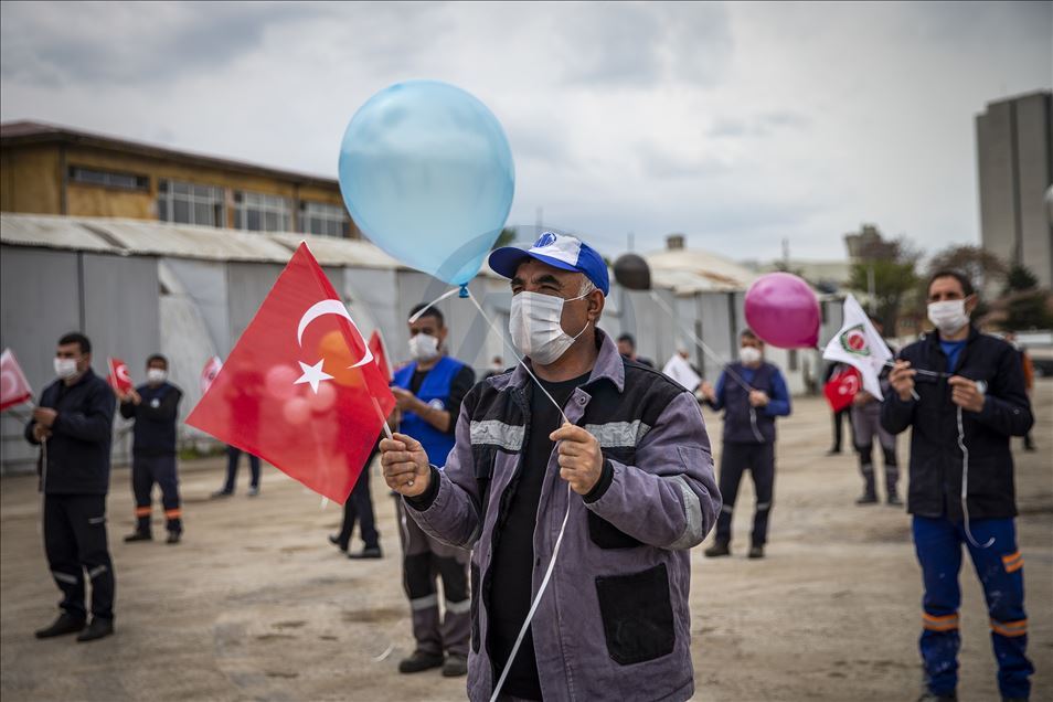 Ankara'da sosyal mesafeli 1 Mayıs kutlaması
