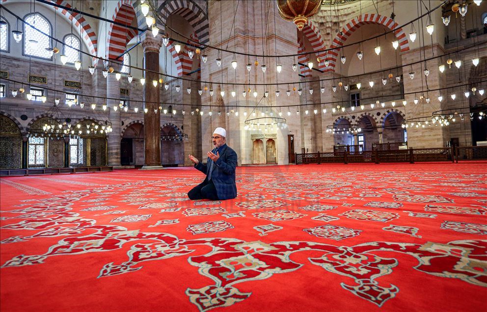 Süleymaniye Camisi'nde salgın mahzunluğu