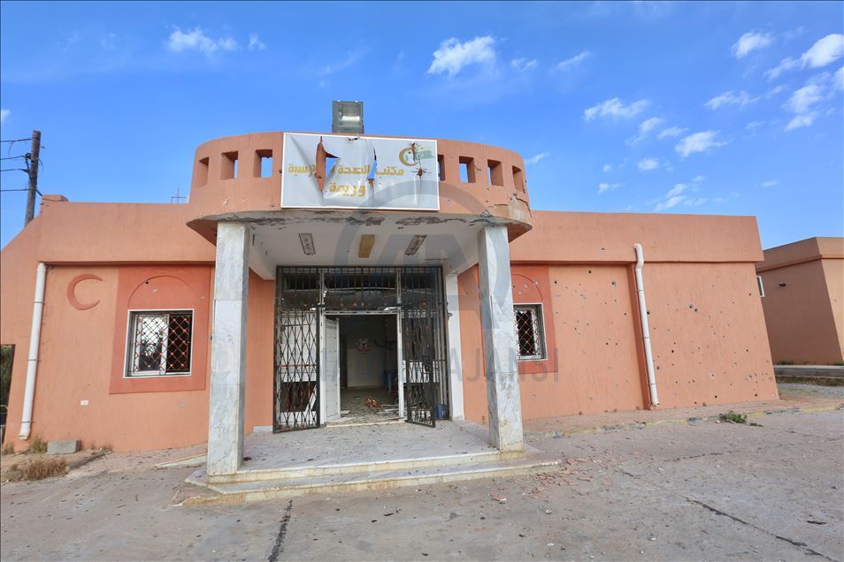 ليبيا.. قذائف مليشيا حفتر تسبب أضراراً في مستوصف بتاجوراء 
