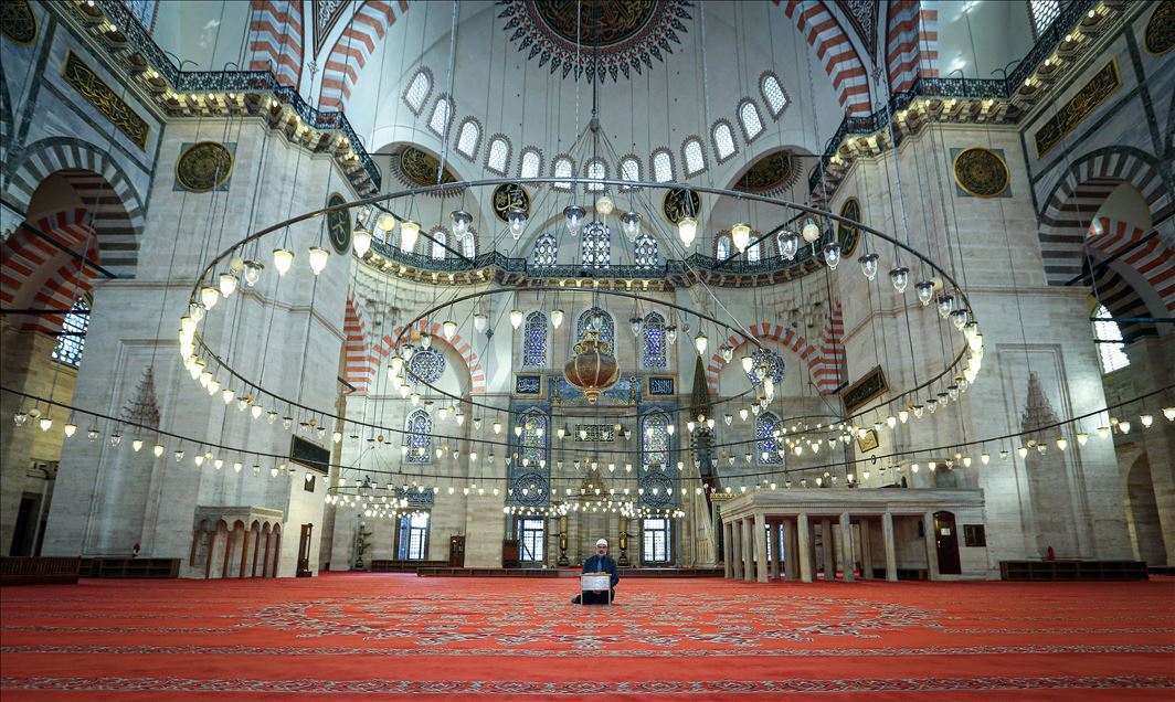 Süleymaniye Camisi'nde salgın mahzunluğu