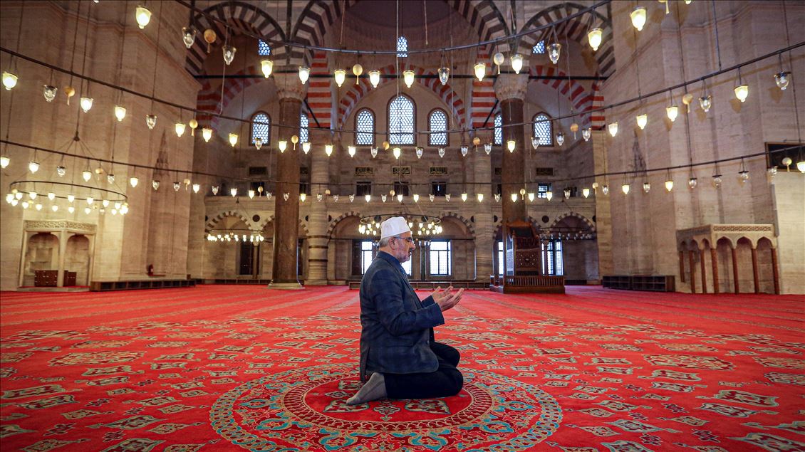 Süleymaniye Camisi'nde salgın mahzunluğu