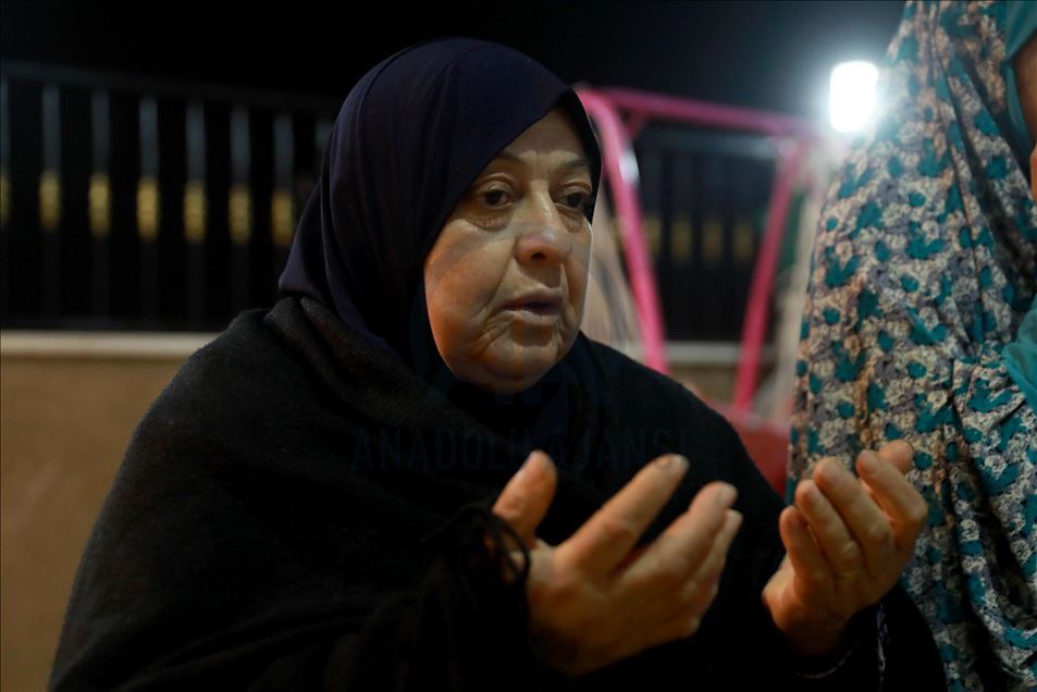 رغم كورونا.. التراويح تجمع مصلين بمنزل فلسطيني