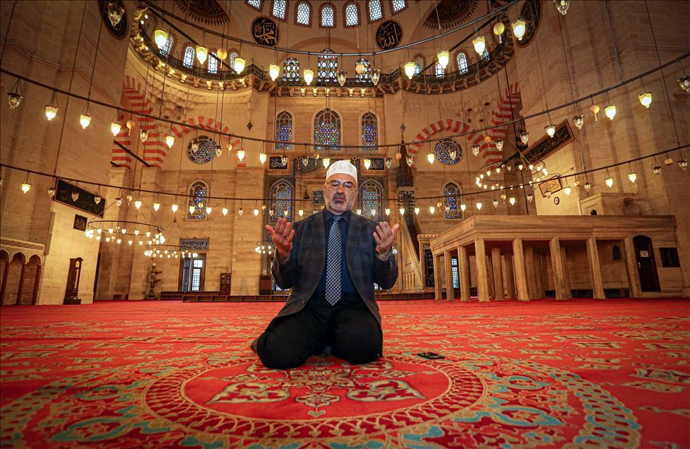 Süleymaniye Camisi'nde salgın mahzunluğu