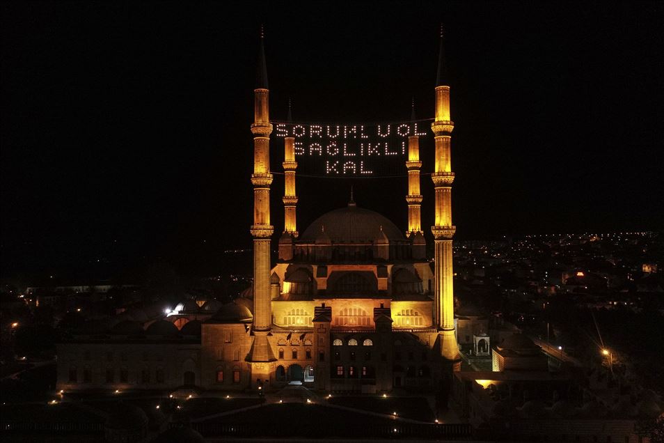 Vakıf camilerinde "kandiller" bu yıl sağlık için yanıyor