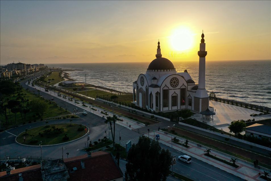 Hatay'da cadde ve meydanlar boş kaldı