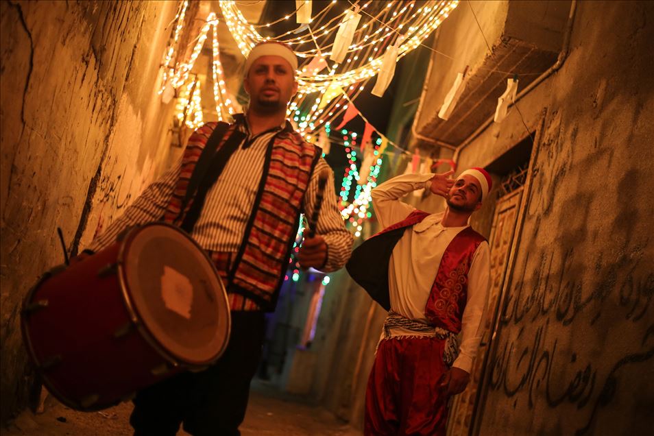 Gazze'de ramazan davulcularının sahur mesaisi başladı