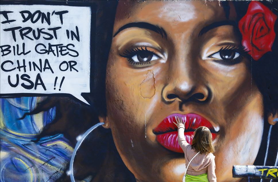 Almanya'da koronavirüs grafitileri
