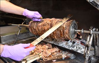 Le Cağ kebabı et les kadayıf ornent les tables de rupture du jeûne dans la ville turque d’Erzurum