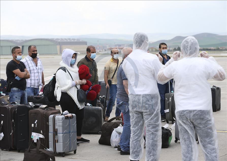 Suudi Arabistan'dan tahliye edilen 167 Türk vatandaşını taşıyan uçak Ankara'ya geldi