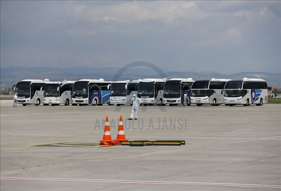 Suudi Arabistan'dan tahliye edilen 167 Türk vatandaşını taşıyan uçak Ankara'ya geldi