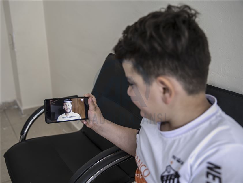 Neymar sends video message to Syrian boy