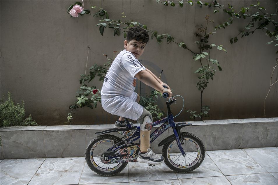 Neymar sends video message to Syrian boy