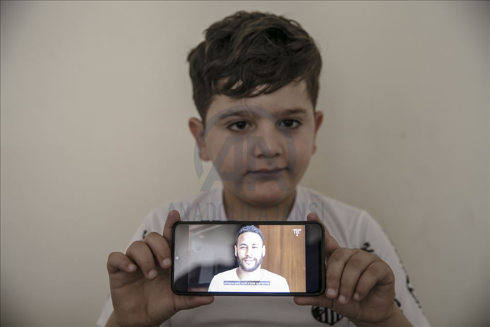 Neymar sends video message to Syrian boy