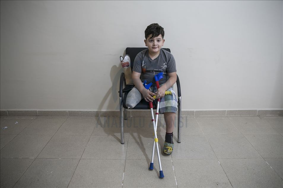 Neymar sends video message to Syrian boy