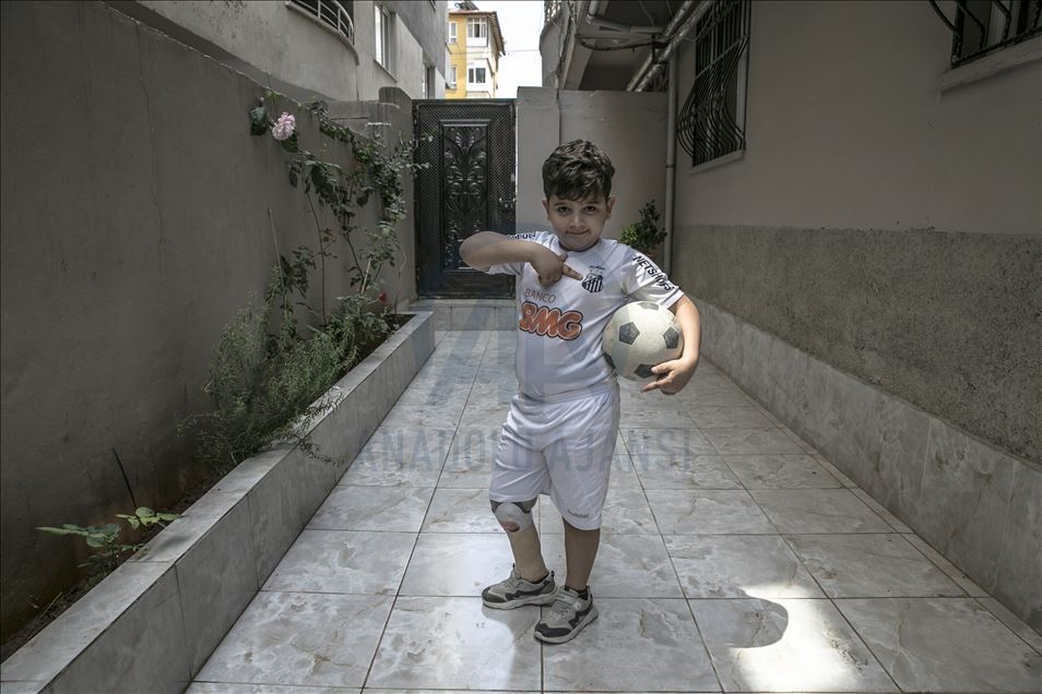 Neymar sends video message to Syrian boy