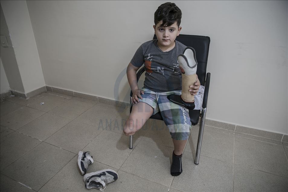 Neymar sends video message to Syrian boy