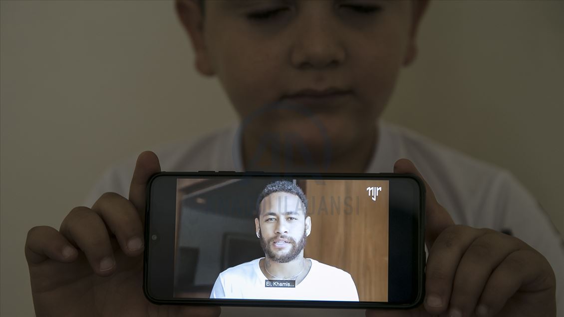 Neymar sends video message to Syrian boy