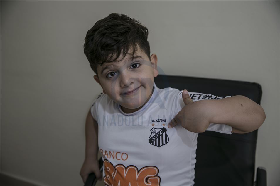Neymar sends video message to Syrian boy