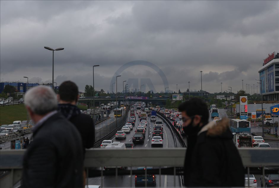 İstanbul'da trafik yoğunluğu yüzde 50'yi geçti