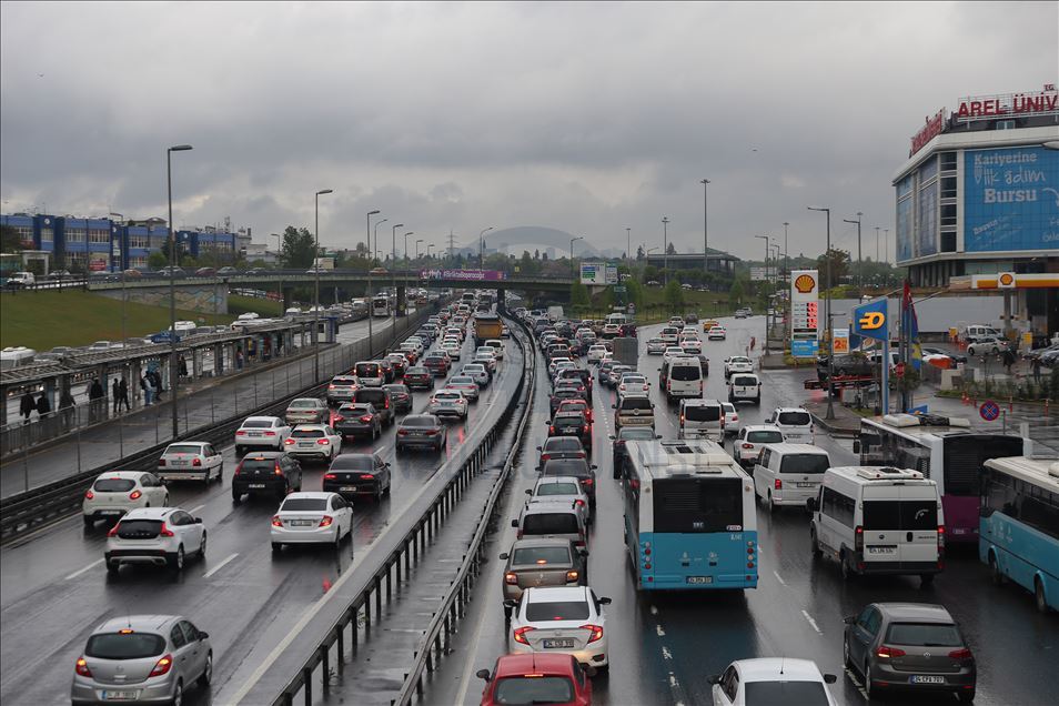 İstanbul'da trafik yoğunluğu yüzde 50'yi geçti
