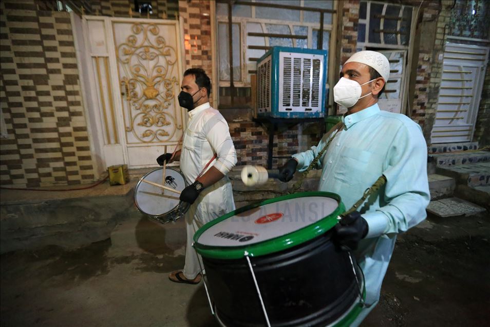 مسحراتي بغداد.. يوقظ الصائمين رغم حظر التجوال
