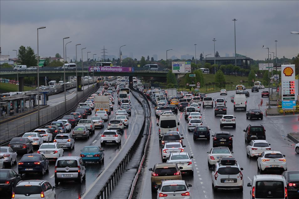 İstanbul'da trafik yoğunluğu yüzde 50'yi geçti
