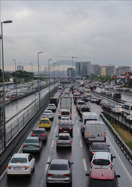 İstanbul'da trafik yoğunluğu yüzde 50'yi geçti