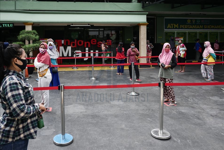 ATM beras bagi warga terdampak Covid-19