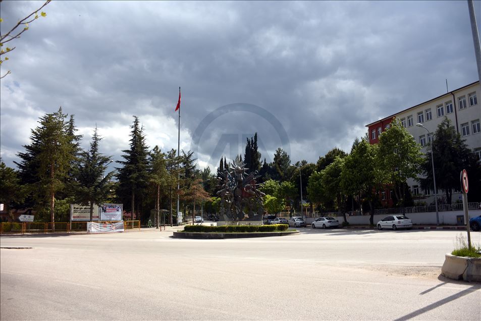 استجابة لتدابير كورونا.. سكان بيله جك يلزمون بيوتهم