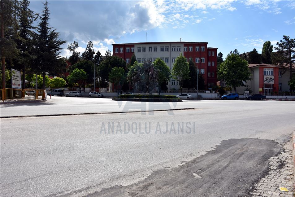 استجابة لتدابير كورونا.. سكان بيله جك يلزمون بيوتهم