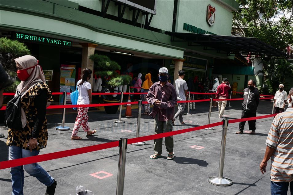 ATM beras bagi warga terdampak Covid-19
