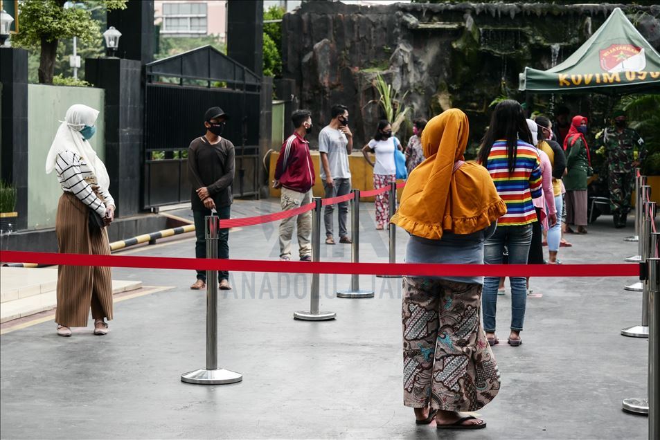 ATM beras bagi warga terdampak Covid-19