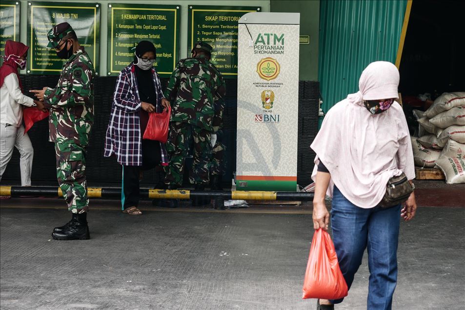 ATM beras bagi warga terdampak Covid-19