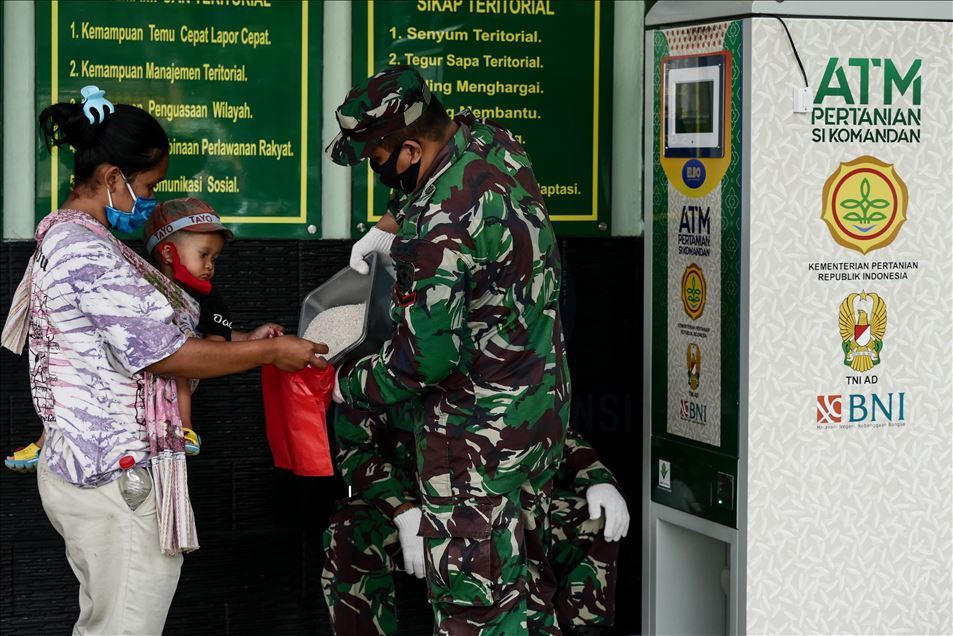 ATM beras bagi warga terdampak Covid-19